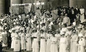 Suffragists at Ohio Statehouse
